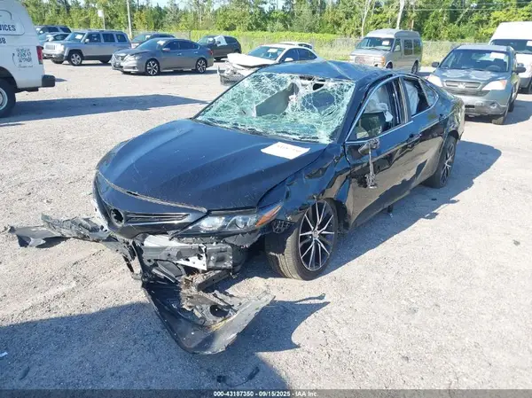 4T1G11AK2MU454424 2021 TOYOTA CAMRY - Image 2