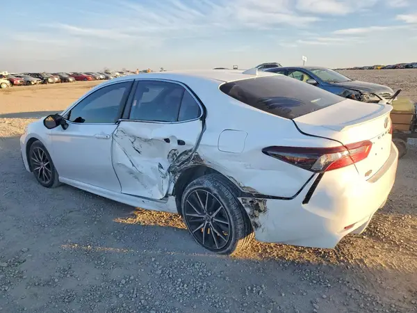 4T1G11AK2MU454777 2021 TOYOTA CAMRY - Image 2