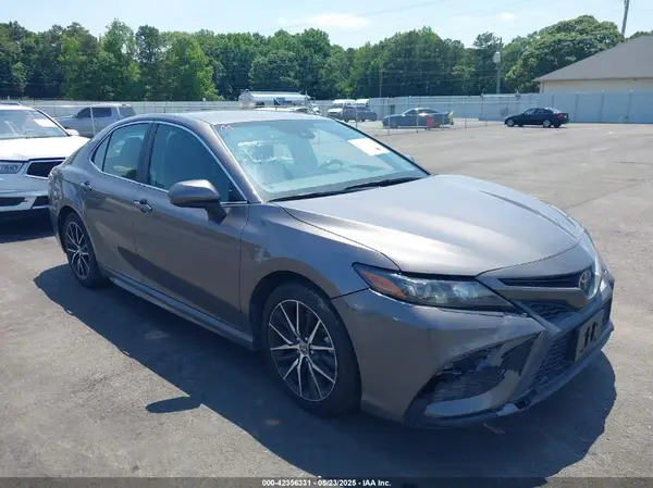 4T1G11AK2MU454794 2021 TOYOTA CAMRY - Image 1