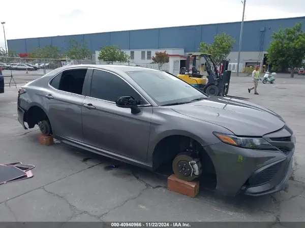 4T1G11AK2MU455721 2021 TOYOTA CAMRY - Image 1