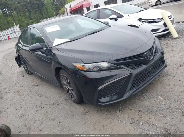 4T1G11AK2MU456447 2021 TOYOTA CAMRY - Image 1