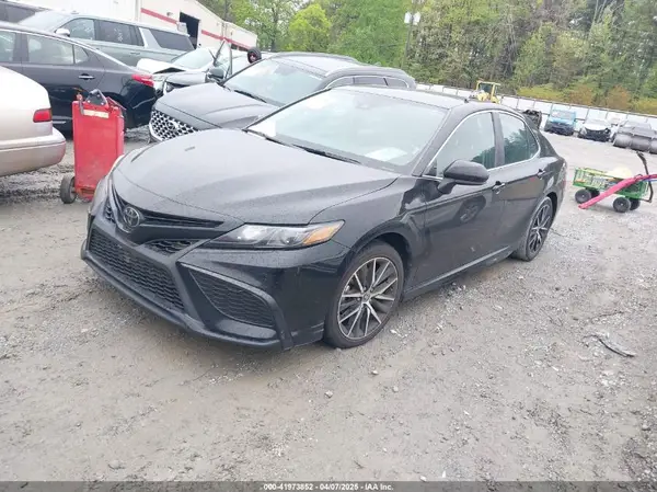 4T1G11AK2MU456447 2021 TOYOTA CAMRY - Image 2