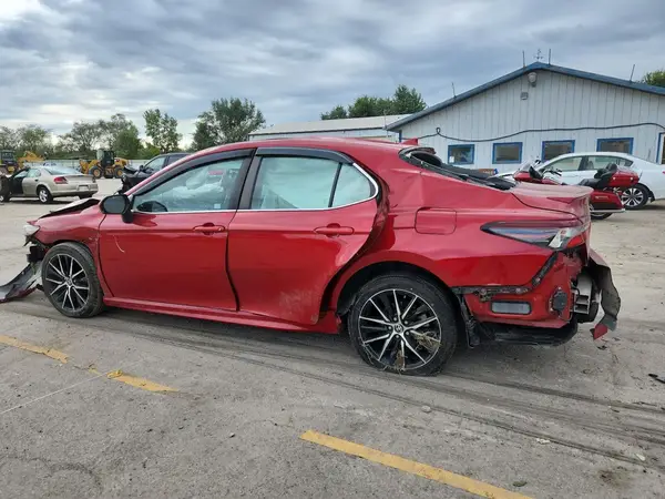 4T1G11AK2MU458974 2021 TOYOTA CAMRY - Image 2