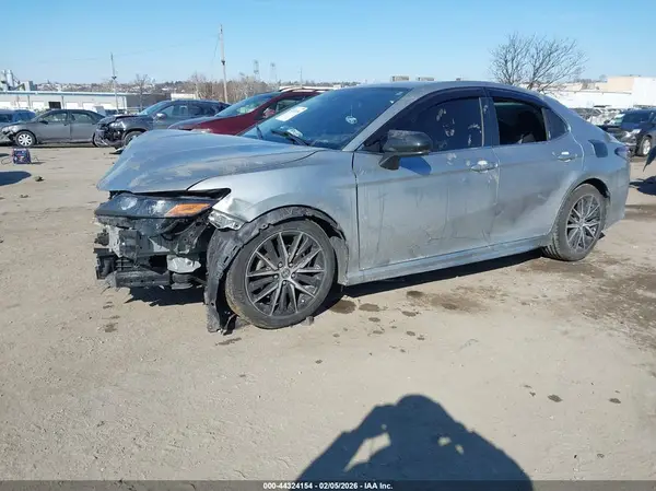 4T1G11AK2MU460997 2021 TOYOTA CAMRY - Image 2