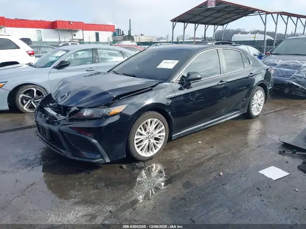 4T1G11AK2MU464449 2021 TOYOTA CAMRY - Image 2
