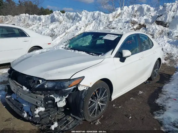 4T1G11AK2MU467304 2021 TOYOTA CAMRY - Image 2