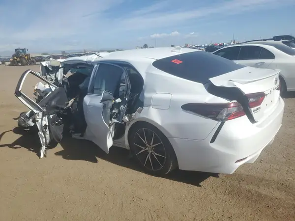 4T1G11AK2MU468310 2021 TOYOTA CAMRY - Image 2