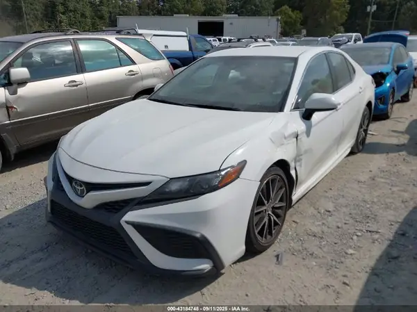 4T1G11AK2MU468470 2021 TOYOTA CAMRY - Image 2