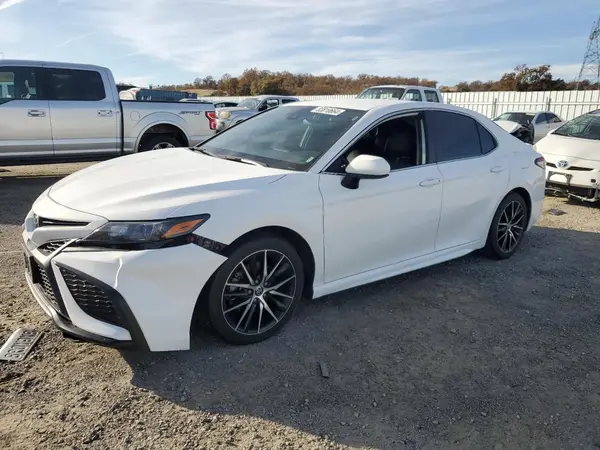 4T1G11AK2MU470039 2021 TOYOTA CAMRY - Image 1