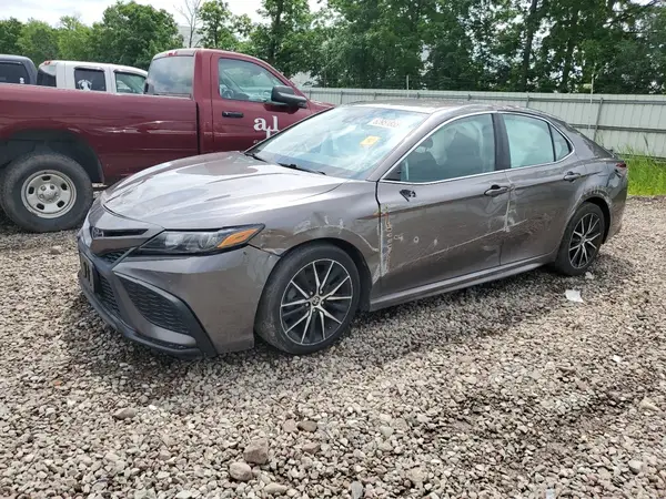 4T1G11AK2MU470560 2021 TOYOTA CAMRY - Image 1
