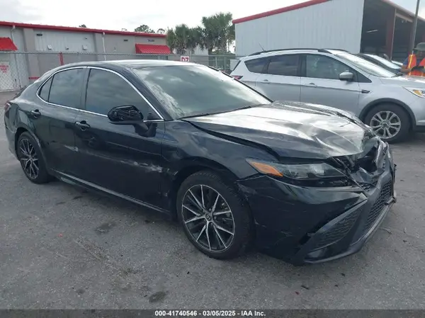 4T1G11AK2MU471174 2021 TOYOTA CAMRY - Image 1