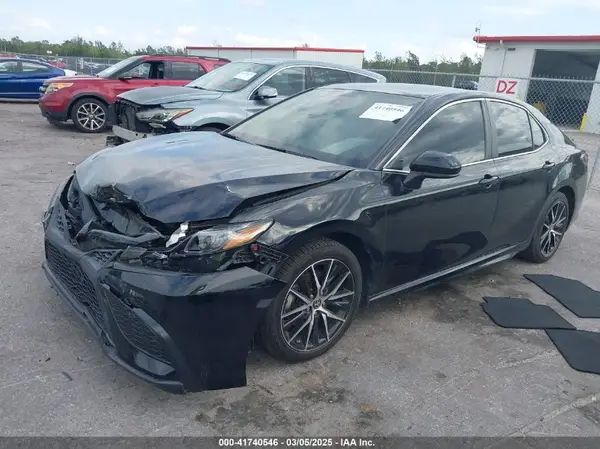 4T1G11AK2MU471174 2021 TOYOTA CAMRY - Image 2