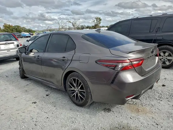 4T1G11AK2MU473233 2021 TOYOTA CAMRY - Image 2