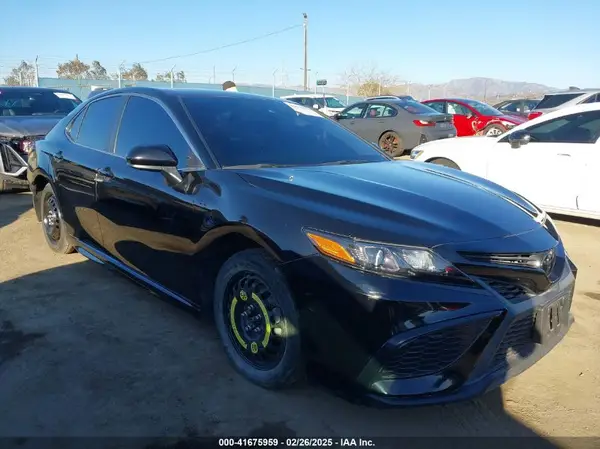 4T1G11AK2MU477363 2021 TOYOTA CAMRY - Image 1