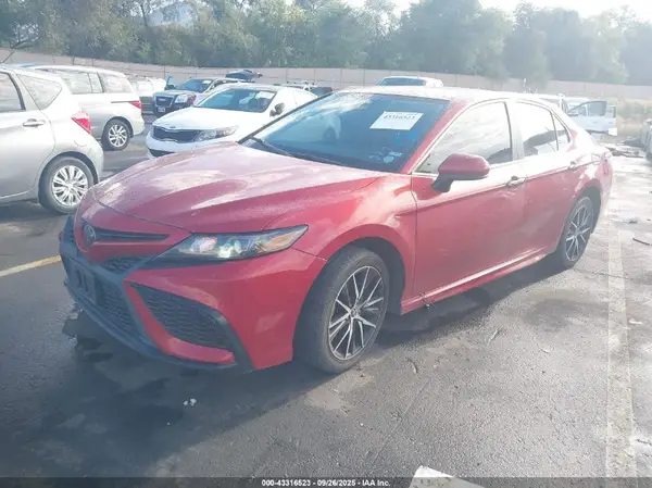 4T1G11AK2MU480702 2021 TOYOTA CAMRY - Image 2