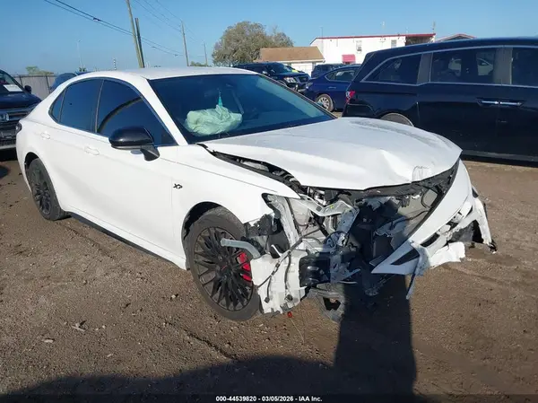 4T1G11AK2MU484099 2021 TOYOTA CAMRY - Image 1