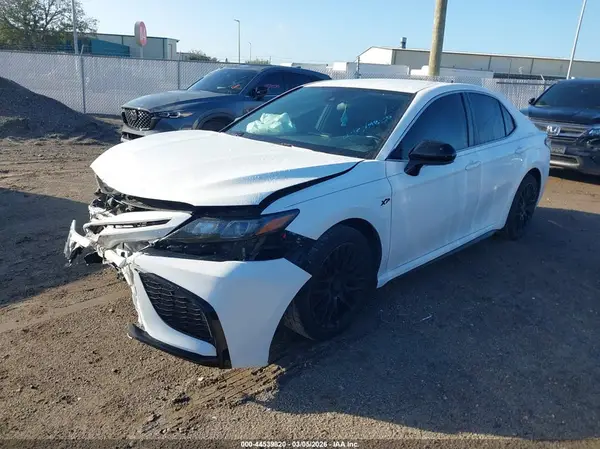 4T1G11AK2MU484099 2021 TOYOTA CAMRY - Image 2