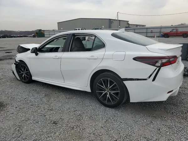 4T1G11AK2MU484894 2021 TOYOTA CAMRY - Image 2