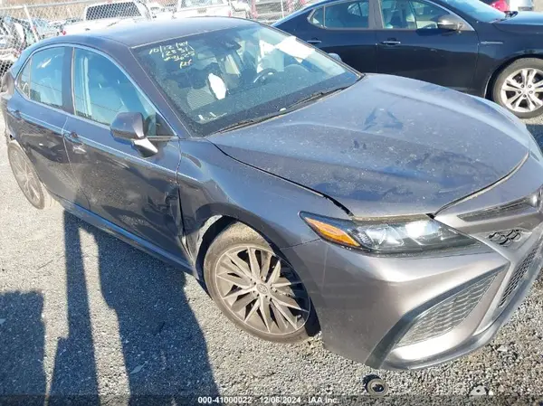 4T1G11AK2MU485544 2021 TOYOTA CAMRY - Image 1