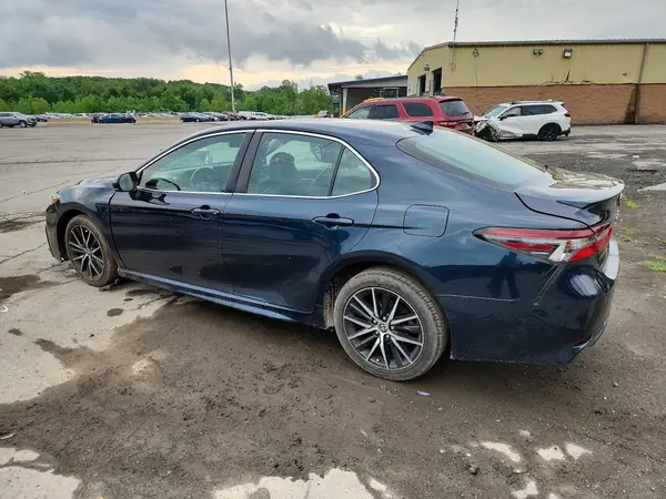 4T1G11AK2MU486242 2021 TOYOTA CAMRY - Image 2