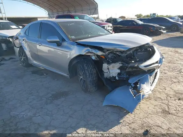 4T1G11AK2MU486385 2021 TOYOTA CAMRY - Image 1
