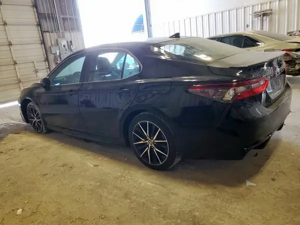 4T1G11AK2MU488086 2021 TOYOTA CAMRY - Image 2