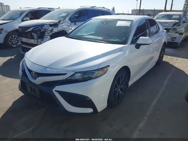4T1G11AK2MU488198 2021 TOYOTA CAMRY - Image 2