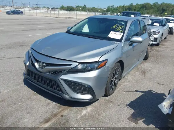 4T1G11AK2MU489318 2021 TOYOTA CAMRY - Image 2