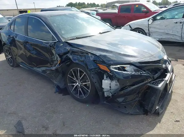 4T1G11AK2MU492476 2021 TOYOTA CAMRY - Image 1