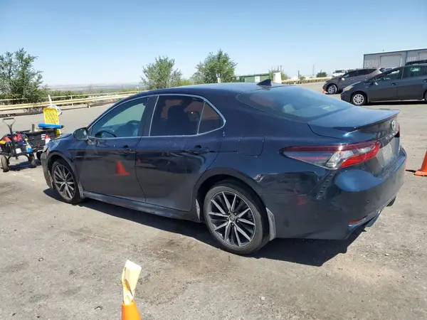 4T1G11AK2MU493921 2021 TOYOTA CAMRY - Image 2