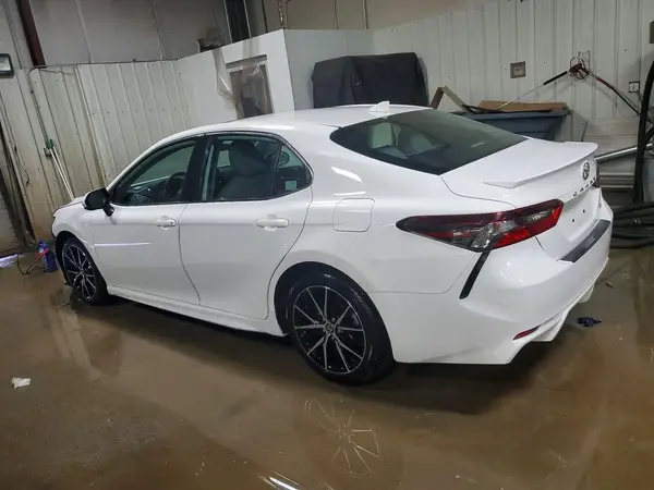 4T1G11AK2MU493949 2021 TOYOTA CAMRY - Image 2