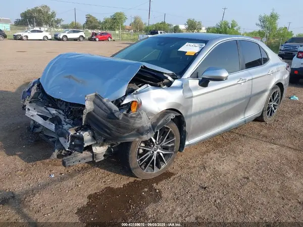 4T1G11AK2MU512631 2021 TOYOTA CAMRY - Image 2
