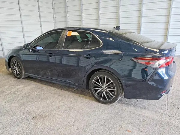 4T1G11AK2MU512807 2021 TOYOTA CAMRY - Image 2