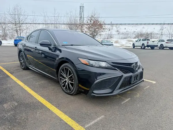 4T1G11AK2MU513133 2021 TOYOTA CAMRY - Image 1