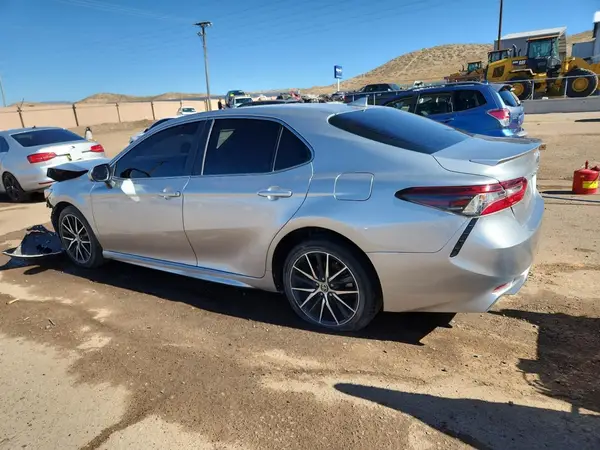 4T1G11AK2MU516064 2021 TOYOTA CAMRY - Image 2