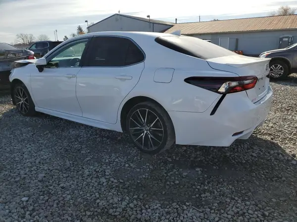 4T1G11AK2MU516842 2021 TOYOTA CAMRY - Image 2