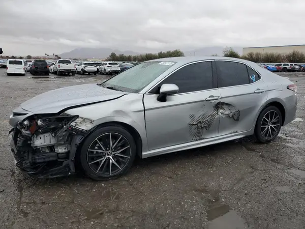 4T1G11AK2MU518350 2021 TOYOTA CAMRY - Image 1