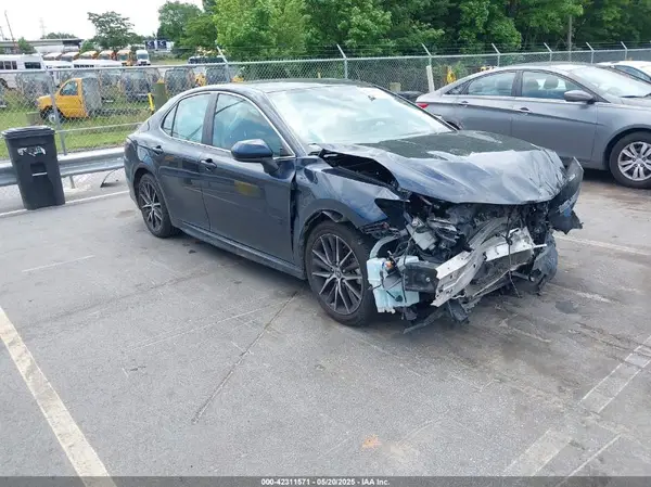4T1G11AK2MU518543 2021 TOYOTA CAMRY - Image 1