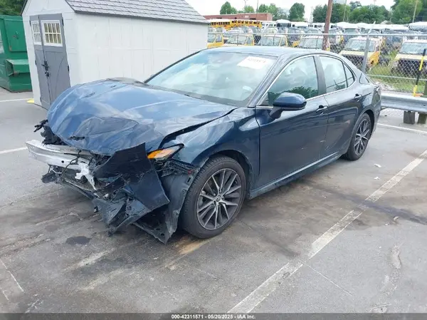 4T1G11AK2MU518543 2021 TOYOTA CAMRY - Image 2