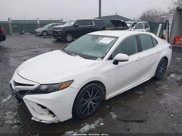 4T1G11AK2MU518851 2021 TOYOTA CAMRY - Image 2