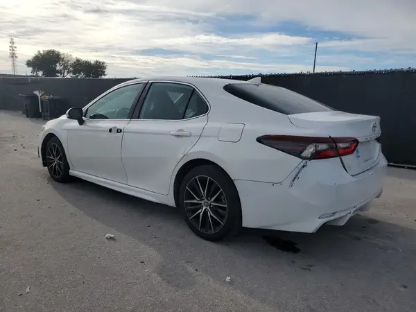 4T1G11AK2MU519403 2021 TOYOTA CAMRY - Image 2