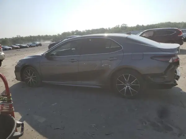4T1G11AK2MU521250 2021 TOYOTA CAMRY - Image 2