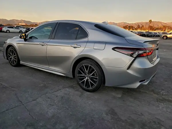 4T1G11AK2MU522690 2021 TOYOTA CAMRY - Image 2