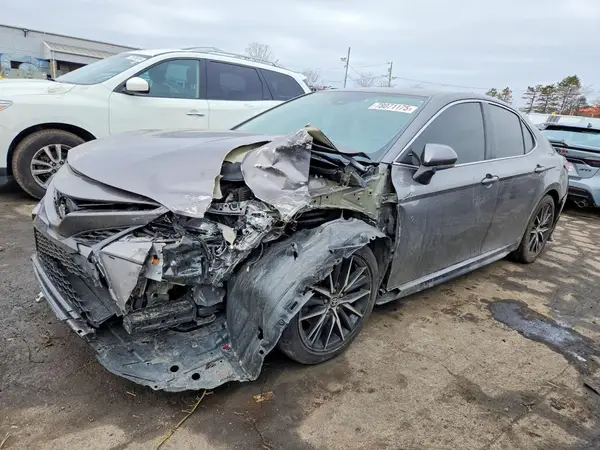 4T1G11AK2MU522835 2021 TOYOTA CAMRY - Image 1