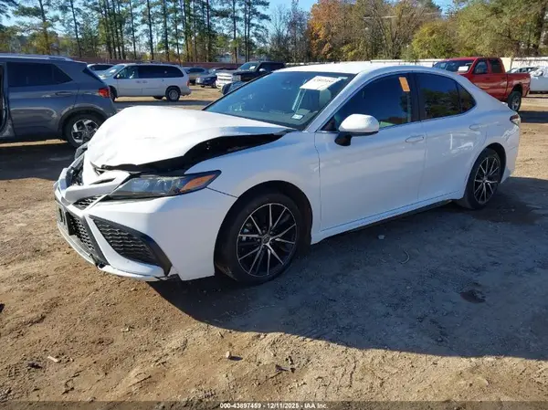 4T1G11AK2MU523659 2021 TOYOTA CAMRY - Image 2