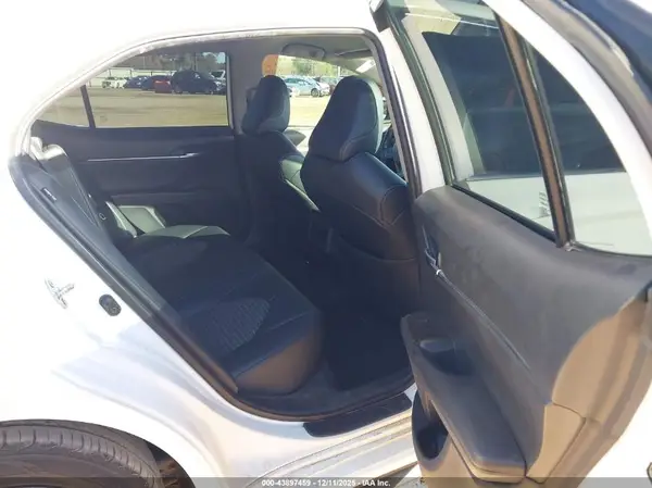4T1G11AK2MU523659 2021 TOYOTA CAMRY - Image 8