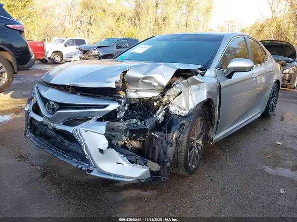 4T1G11AK2MU524990 2021 TOYOTA CAMRY - Image 2