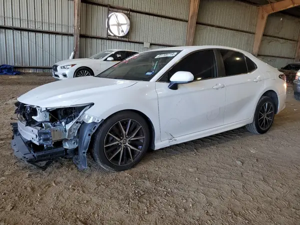 4T1G11AK2MU528487 2021 TOYOTA CAMRY - Image 1