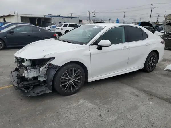 4T1G11AK2MU529185 2021 TOYOTA CAMRY - Image 1