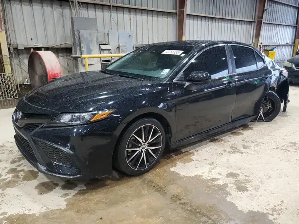 4T1G11AK2MU529803 2021 TOYOTA CAMRY - Image 1